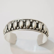 Load image into Gallery viewer, Western Cuff - Bracelets