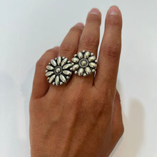 Load image into Gallery viewer, Western Flower Ring (Small)
